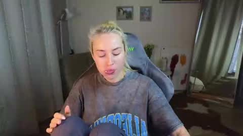 Snapshot of jessica_hanson chatting on 02-14-25, 06:45 Jessy online show from 02-14-25, 06:45