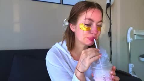 Snapshot of jessica_hanson chatting on 12-02-25, 02:17 Jessy online show from 12-02-25, 02:17