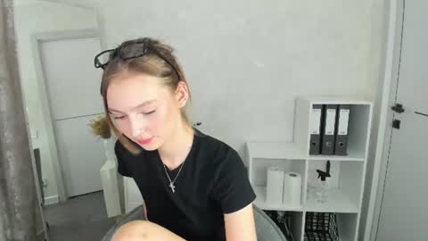 Snapshot of jessica_jensen chatting on 07-16-26, 09:26 Jessica Jensen online show from 07-16-26, 09:26