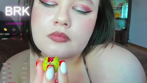 Snapshot of jessica_joy_ chatting on 05-20-26, 06:30 Natalia online show from 05-20-26, 06:30