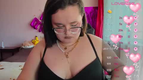 Snapshot of jessica_joy_ chatting on 06-04-26, 06:52 Natalia online show from 06-04-26, 06:52