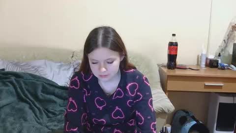 jessicaholland1 online show from 04-26-26, 08:06
