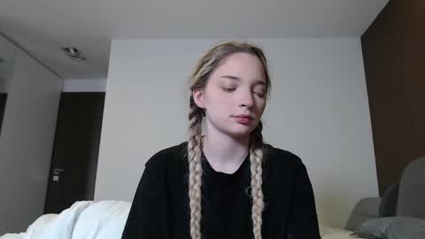 Snapshot of jessicahwinters chatting on 06-04-26, 11:00 Jessica online show from 06-04-26, 11:00