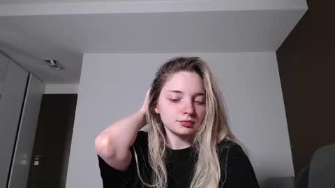 Snapshot of jessicahwinters chatting on 06-18-26, 11:42 Jessica online show from 06-18-26, 11:42