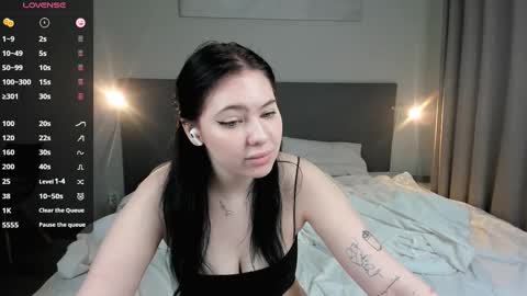 Snapshot of jessicamooon chatting on 02-25-25, 12:36 JessicaMooon online show from 02-25-25, 12:36