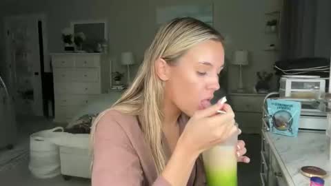 Jessica Parker online show from 11-12-25, 07:46