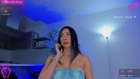 Snapshot of jessicapratt chatting on 12-29-24, 11:29 Jessica Pratt IG jessicaxpratt online show from 12-29-24, 11:29