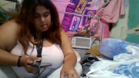 Snapshot of jessicarabbits4 chatting on 05-27-26, 01:02 dovedianna online show from 05-27-26, 01:02