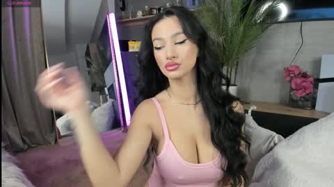 Snapshot of jessicaverse chatting on 11-04-25, 04:44 Jess online show from 11-04-25, 04:44