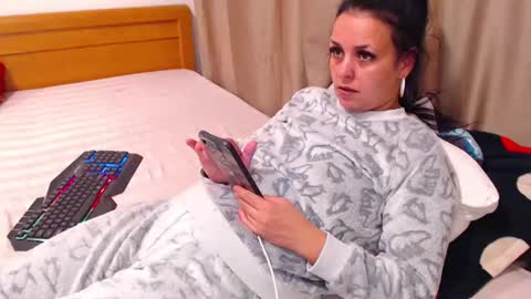 jessiestar3 online show from 04-13-26, 07:41