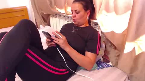 Snapshot of jessiestar3 chatting on 05-26-26, 10:44 jessiestar3 online show from 05-26-26, 10:44