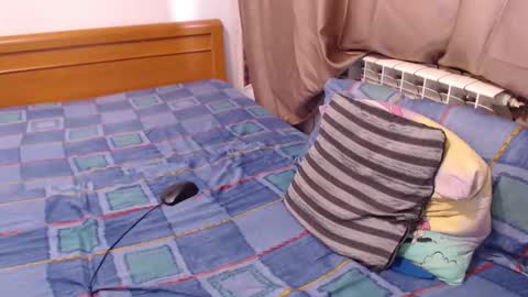 Snapshot of jessiestar3 chatting on 06-05-26, 04:02 jessiestar3 online show from 06-05-26, 04:02
