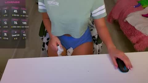 Snapshot of jessiestarz chatting on 11-12-25, 01:44 Jessi online show from 11-12-25, 01:44