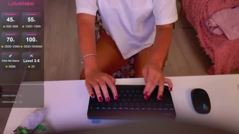 Snapshot of jessiestarz chatting on 04-09-26, 02:22 Jessi online show from 04-09-26, 02:22