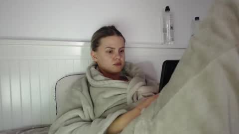 jessieryan online show from 10-22-25, 04:35