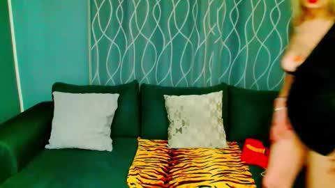 Snapshot of jessy_curt chatting on 02-17-26, 06:32 jessy curt online show from 02-17-26, 06:32
