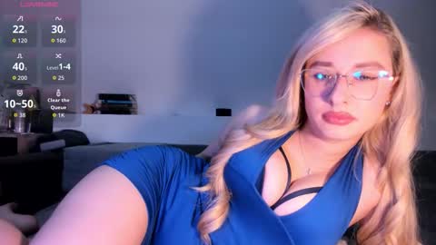 Snapshot of jessy_j_ chatting on 12-18-25, 08:15 JessyJ online show from 12-18-25, 08:15