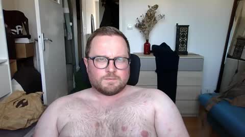 Snapshot of jeuneloup92 chatting on 05-07-26, 04:23 jeuneloup92 online show from 05-07-26, 04:23