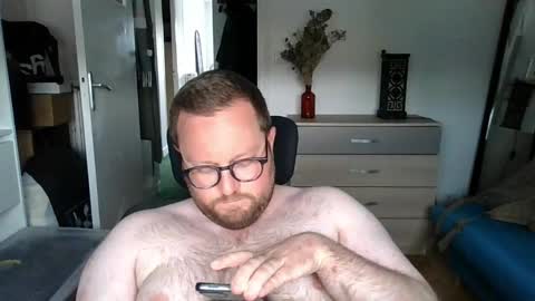 Snapshot of jeuneloup92 chatting on 05-12-26, 04:04 jeuneloup92 online show from 05-12-26, 04:04