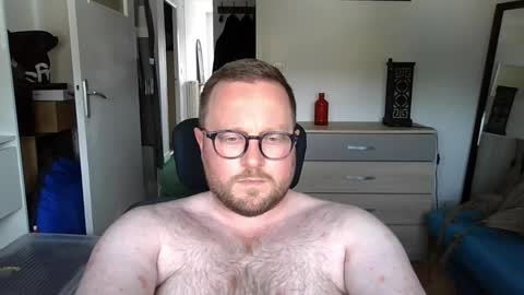 Snapshot of jeuneloup92 chatting on 05-22-26, 02:33 jeuneloup92 online show from 05-22-26, 02:33
