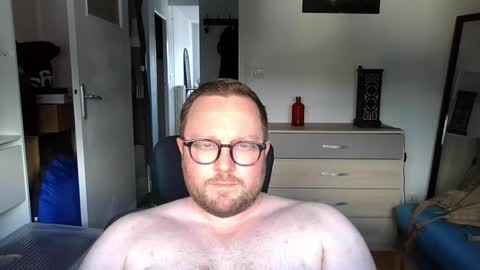 Snapshot of jeuneloup92 chatting on 06-02-26, 04:31 jeuneloup92 online show from 06-02-26, 04:31