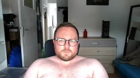 Snapshot of jeuneloup92 chatting on 06-07-26, 02:43 jeuneloup92 online show from 06-07-26, 02:43