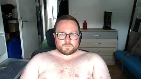 Snapshot of jeuneloup92 chatting on 06-11-26, 03:54 jeuneloup92 online show from 06-11-26, 03:54