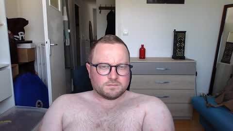 Snapshot of jeuneloup92 chatting on 06-14-26, 11:12 jeuneloup92 online show from 06-14-26, 11:12