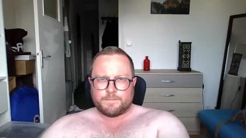 Snapshot of jeuneloup92 chatting on 06-22-26, 05:10 jeuneloup92 online show from 06-22-26, 05:10