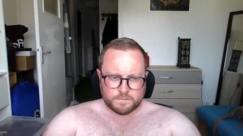 Snapshot of jeuneloup92 chatting on 06-23-26, 03:54 jeuneloup92 online show from 06-23-26, 03:54