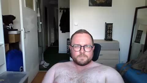 Snapshot of jeuneloup92 chatting on 06-25-26, 03:27 jeuneloup92 online show from 06-25-26, 03:27