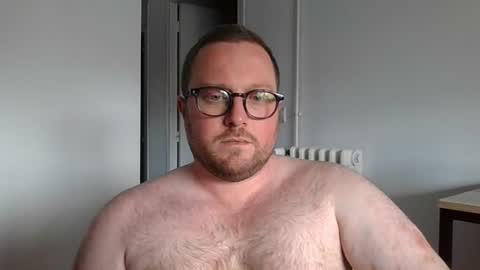 Snapshot of jeuneloup92 chatting on 06-29-26, 03:45 jeuneloup92 online show from 06-29-26, 03:45