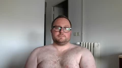 Snapshot of jeuneloup92 chatting on 06-30-26, 04:19 jeuneloup92 online show from 06-30-26, 04:19