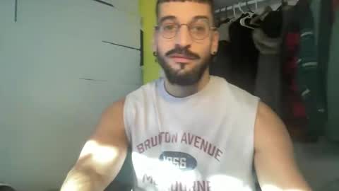 Snapshot of jeunemek00779042 chatting on 03-27-26, 01:00 JEUNEMEK007 online show from 03-27-26, 01:00