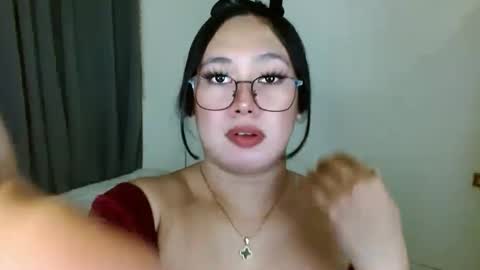 Snapshot of jewel_28 chatting on 12-24-24, 04:19 Jewel online show from 12-24-24, 04:19