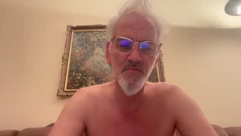 Snapshot of jewlronny chatting on 02-26-25, 06:32 jewlronny online show from 02-26-25, 06:32