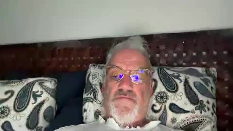 Snapshot of jewlronny chatting on 10-01-25, 04:40 jewlronny online show from 10-01-25, 04:40