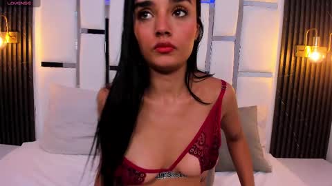 Jhoana  online show from 01-30-25, 05:49
