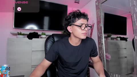 Snapshot of jhonny_blake_ chatting on 05-27-26, 08:17 JHONNATHAN online show from 05-27-26, 08:17