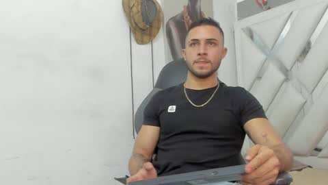 Snapshot of jhonny_flames7 chatting on 02-10-25, 03:57 jhonny online show from 02-10-25, 03:57