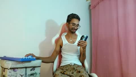 Snapshot of jhonsonvlatino chatting on 06-21-26, 04:26 jhonsonvlatino online show from 06-21-26, 04:26