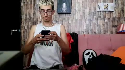 Snapshot of jhosuamoore chatting on 10-19-25, 06:52 Jhosuamoore online show from 10-19-25, 06:52