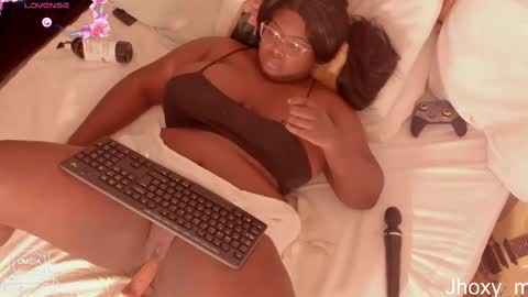 Snapshot of jhoxy_m chatting on 02-28-25, 03:04 Hello iam hoxy ready to get wet online show from 02-28-25, 03:04