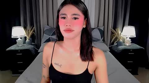 Snapshot of jhuliana_and_charles_room chatting on 09-25-25, 03:43 jhuliana_and_charles_room online show from 09-25-25, 03:43