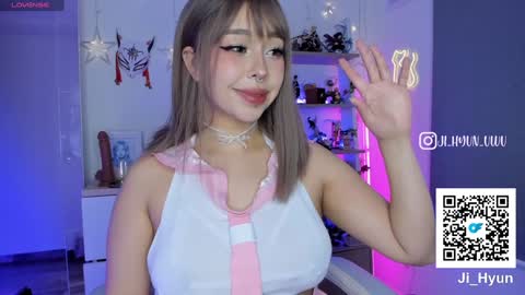 Snapshot of ji_hyun chatting on 02-02-25, 11:21 Ji  online show from 02-02-25, 11:21