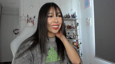 Snapshot of ji_hyun chatting on 02-04-25, 09:31 Ji  online show from 02-04-25, 09:31