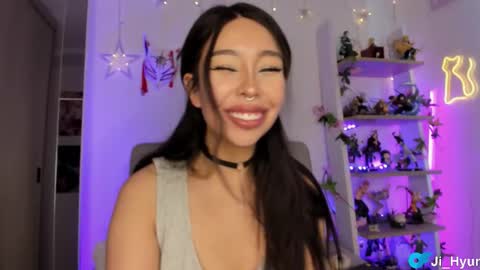 Snapshot of ji_hyun chatting on 09-09-25, 10:31 Ji  online show from 09-09-25, 10:31