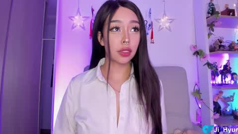 Snapshot of ji_hyun chatting on 09-18-25, 10:34 Ji  online show from 09-18-25, 10:34