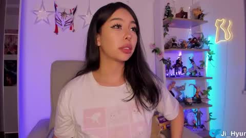 Snapshot of ji_hyun chatting on 10-02-25, 03:35 Ji  online show from 10-02-25, 03:35