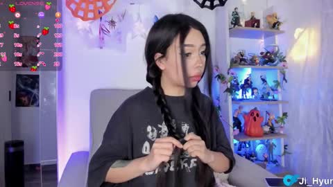 Snapshot of ji_hyun chatting on 10-23-25, 01:38 Ji  online show from 10-23-25, 01:38